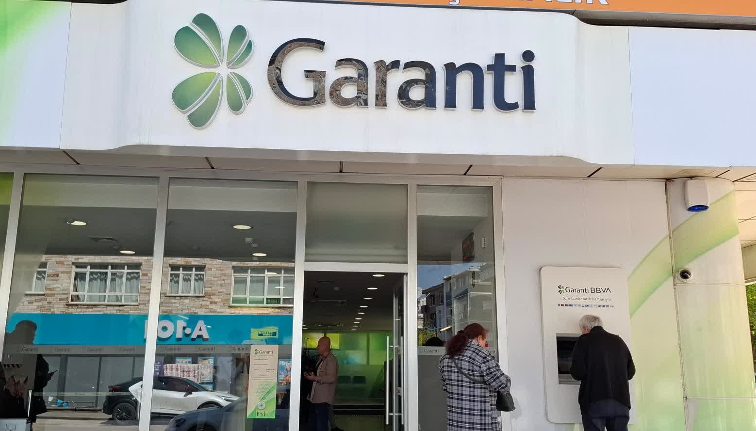Garanti Bankası 1.99 Faiz Oranları ile 33 Ay Vadeli ve 3 Ay Ertelemeli, En Yüksek Limit 500.000 TL Kredi Veriyor